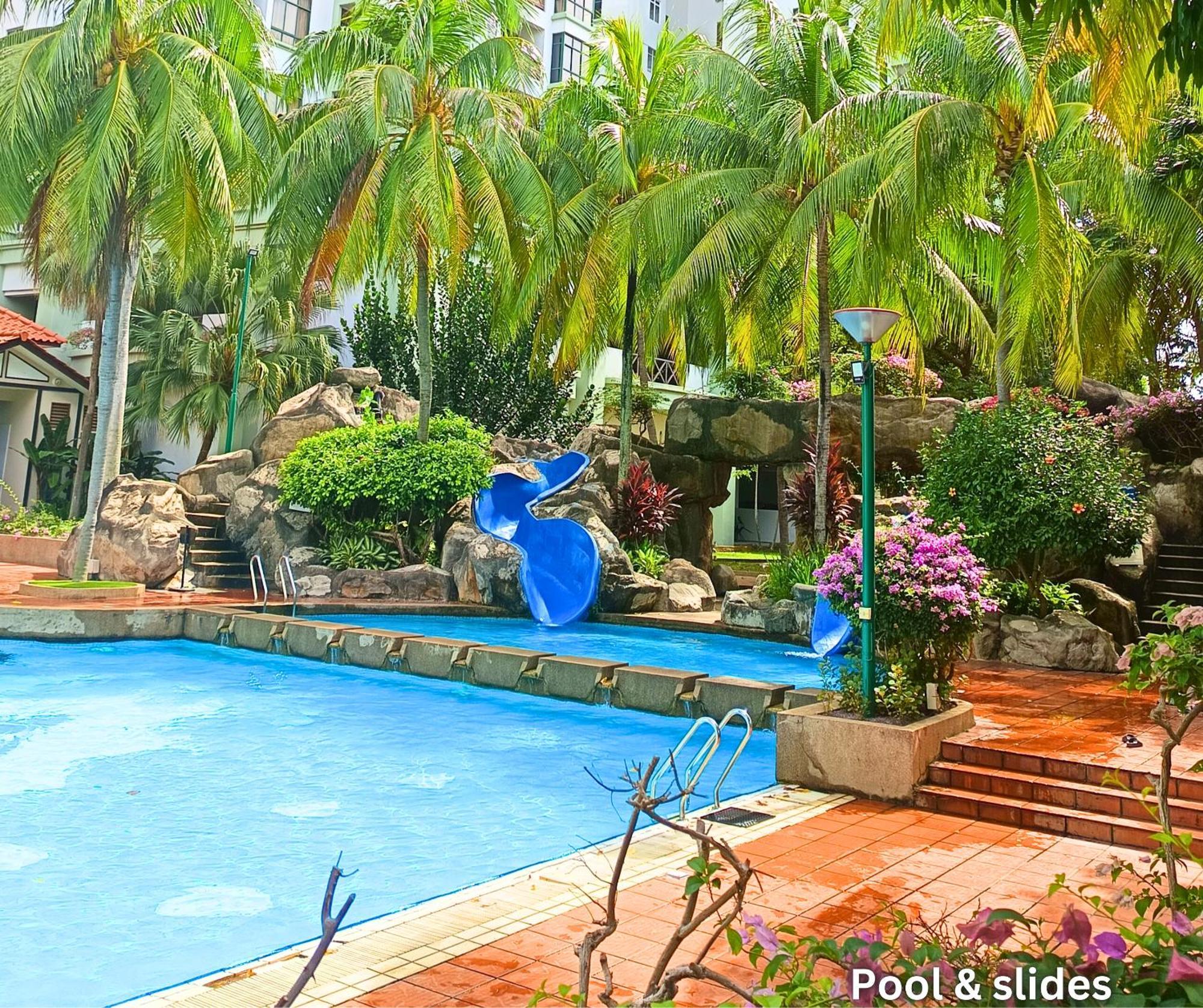 Costa Mahkota Stylish 2-bedroom Pool View 1 Queen & 2 Singles Malacca