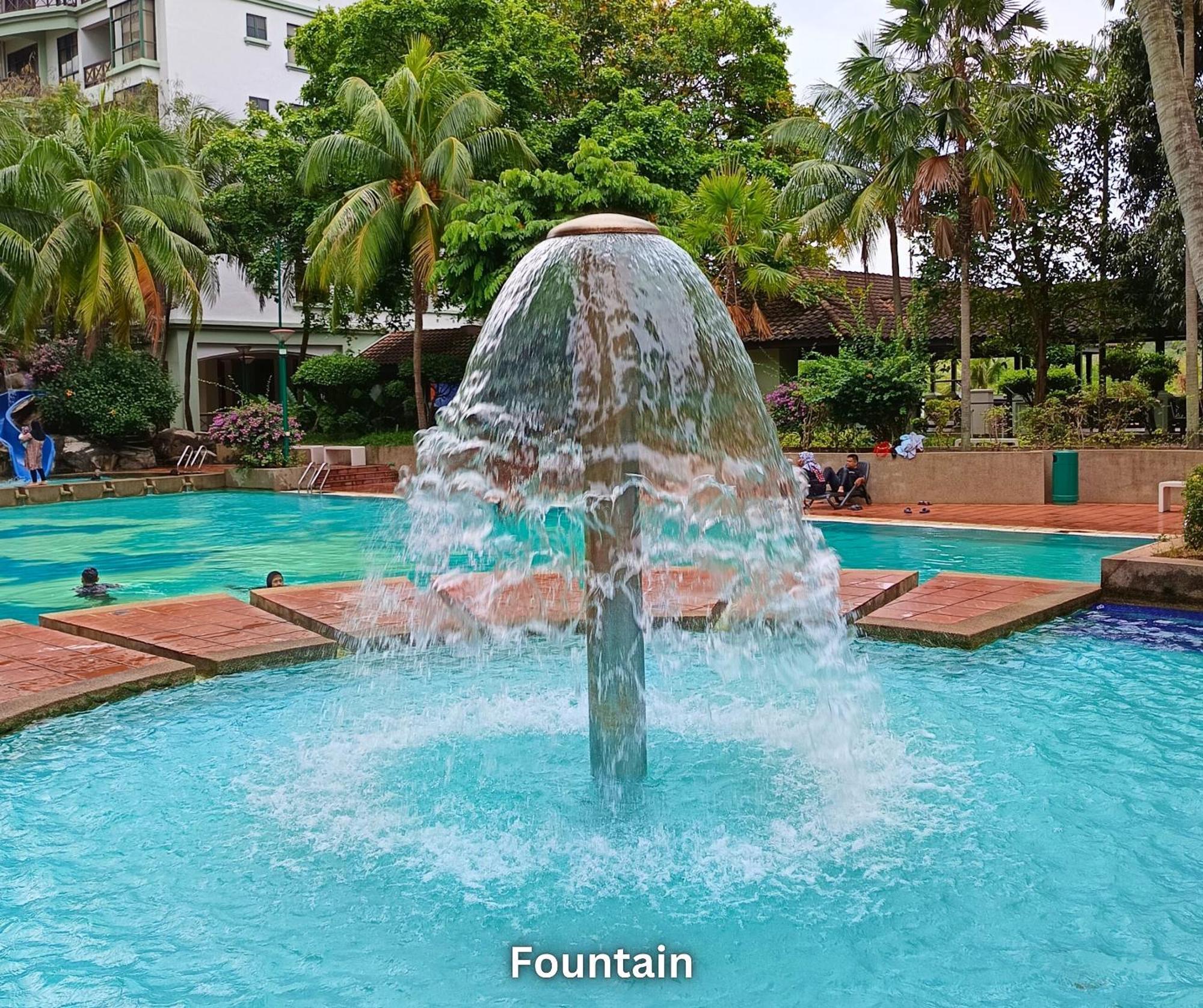 Costa Mahkota Stylish 2-bedroom Pool View 1 Queen & 2 Singles Pangsapuri