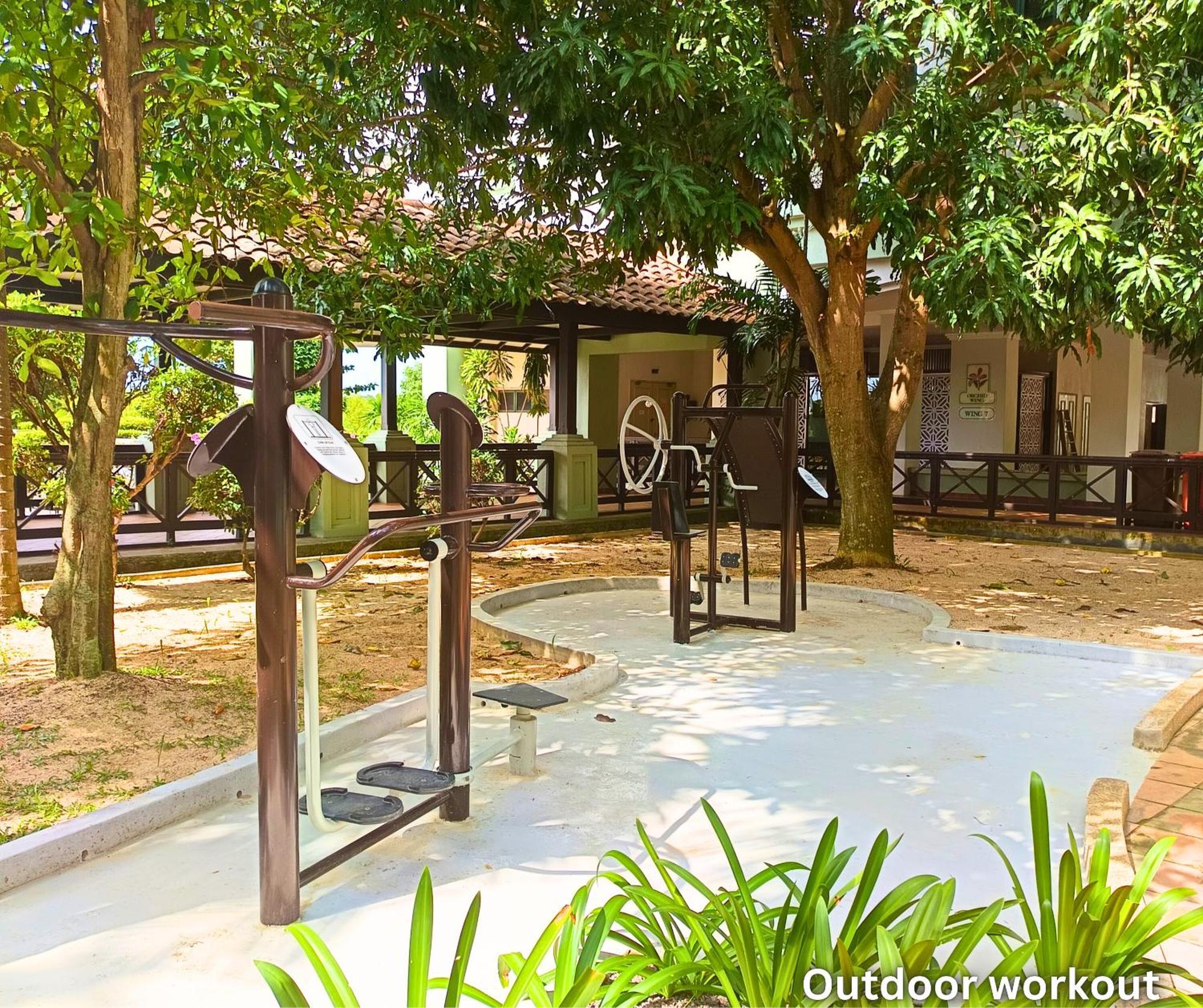 Costa Mahkota Stylish 2-bedroom Pool View 1 Queen & 2 Singles Pangsapuri Malacca