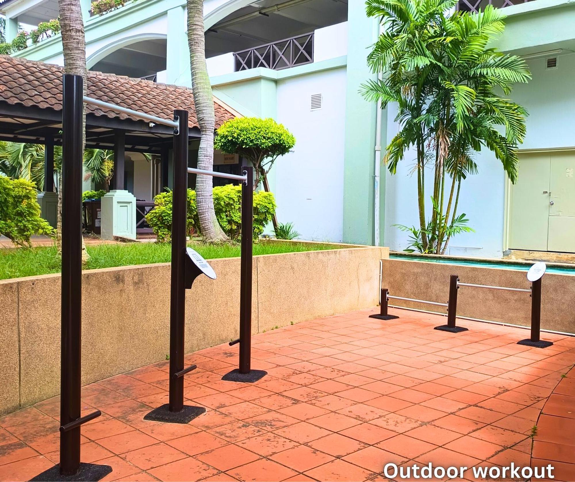 Costa Mahkota Stylish 2-bedroom Pool View 1 Queen & 2 Singles Pangsapuri *