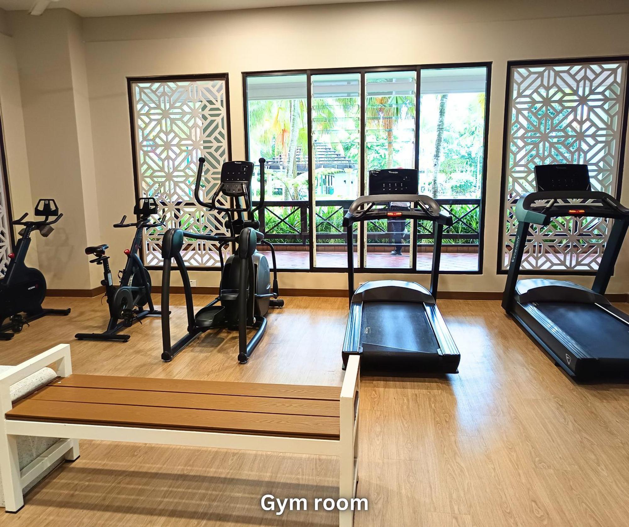 Pangsapuri Costa Mahkota Stylish 2-bedroom Pool View 1 Queen & 2 Singles *
