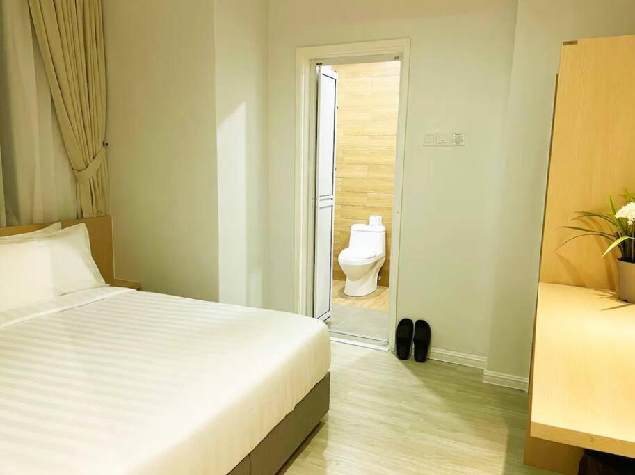 Costa Mahkota Stylish 2-bedroom Pool View 1 Queen & 2 Singles Apartment Malacca