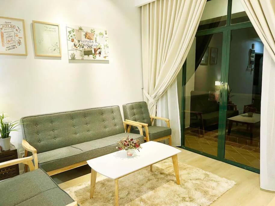 Apartment Costa Mahkota Stylish 2-bedroom Pool View 1 Queen & 2 Singles *