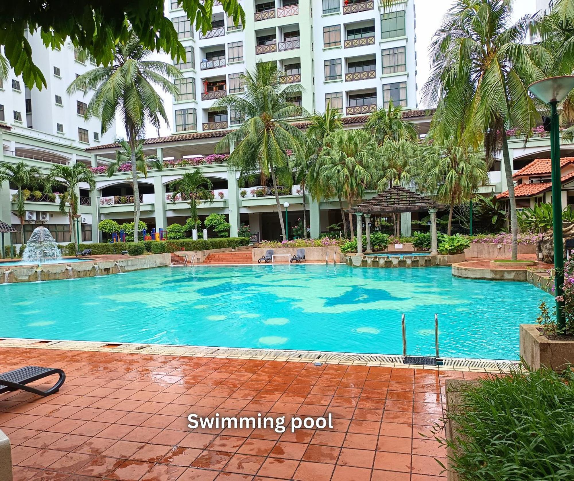 Apartment Costa Mahkota Stylish 2-bedroom Pool View 1 Queen & 2 Singles *