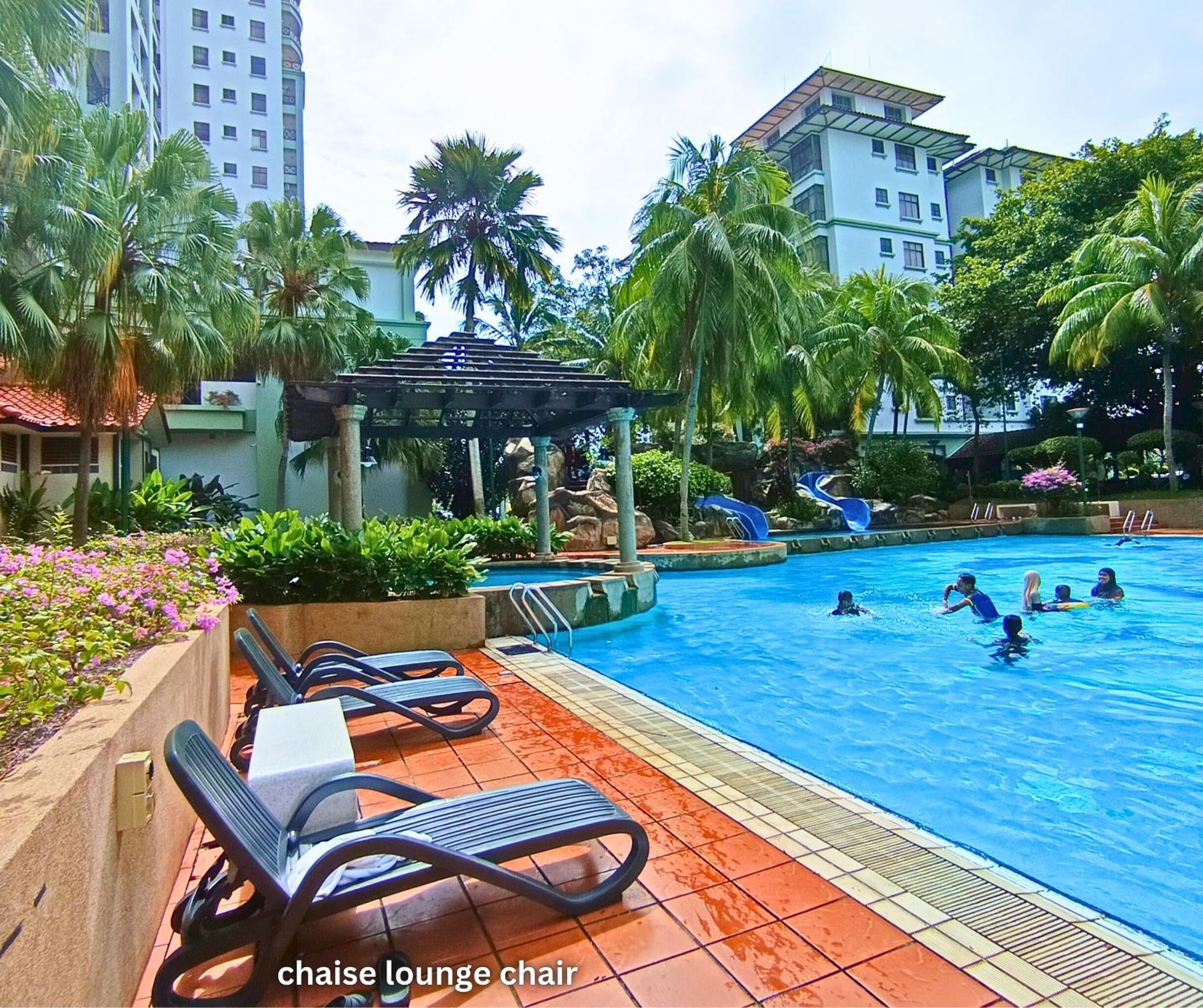 Costa Mahkota Stylish 2-bedroom Pool View 1 Queen & 2 Singles Apartment